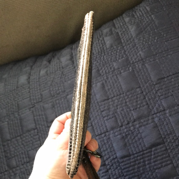 Stella and Dot Gold Distressed wristlet. - Picture 4 of 7